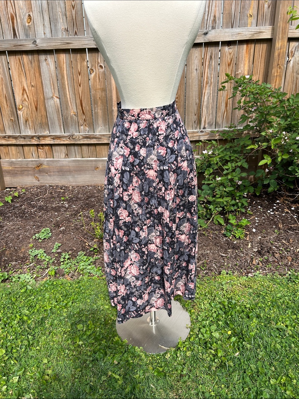 Vintage Laura Ashley Floral Midi Skirt Made in Great Britain Size 10/26” waist - Picture 5 of 9